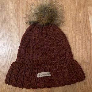 Columbia maroon knitted beanie with pom pom